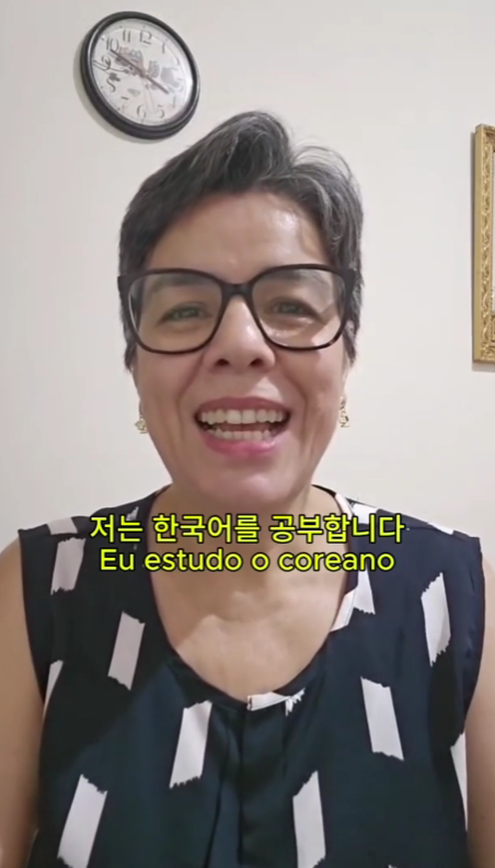 Aluna do Coreano na Hora em depoimento em vídeo